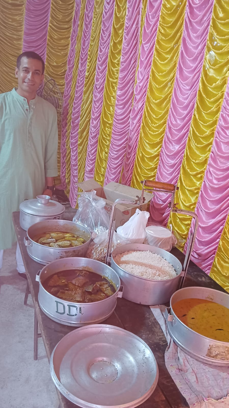 Rice, dal, machher jhol and vegetable spread served by Aayojan-verified kitchen for Somdeb's event in Rajarhat
